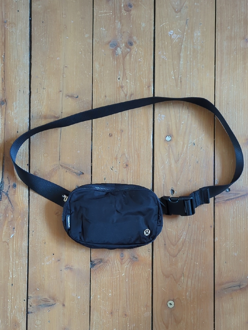 138-EUC Lululemon athletica Black Everywhere Belt Bag
